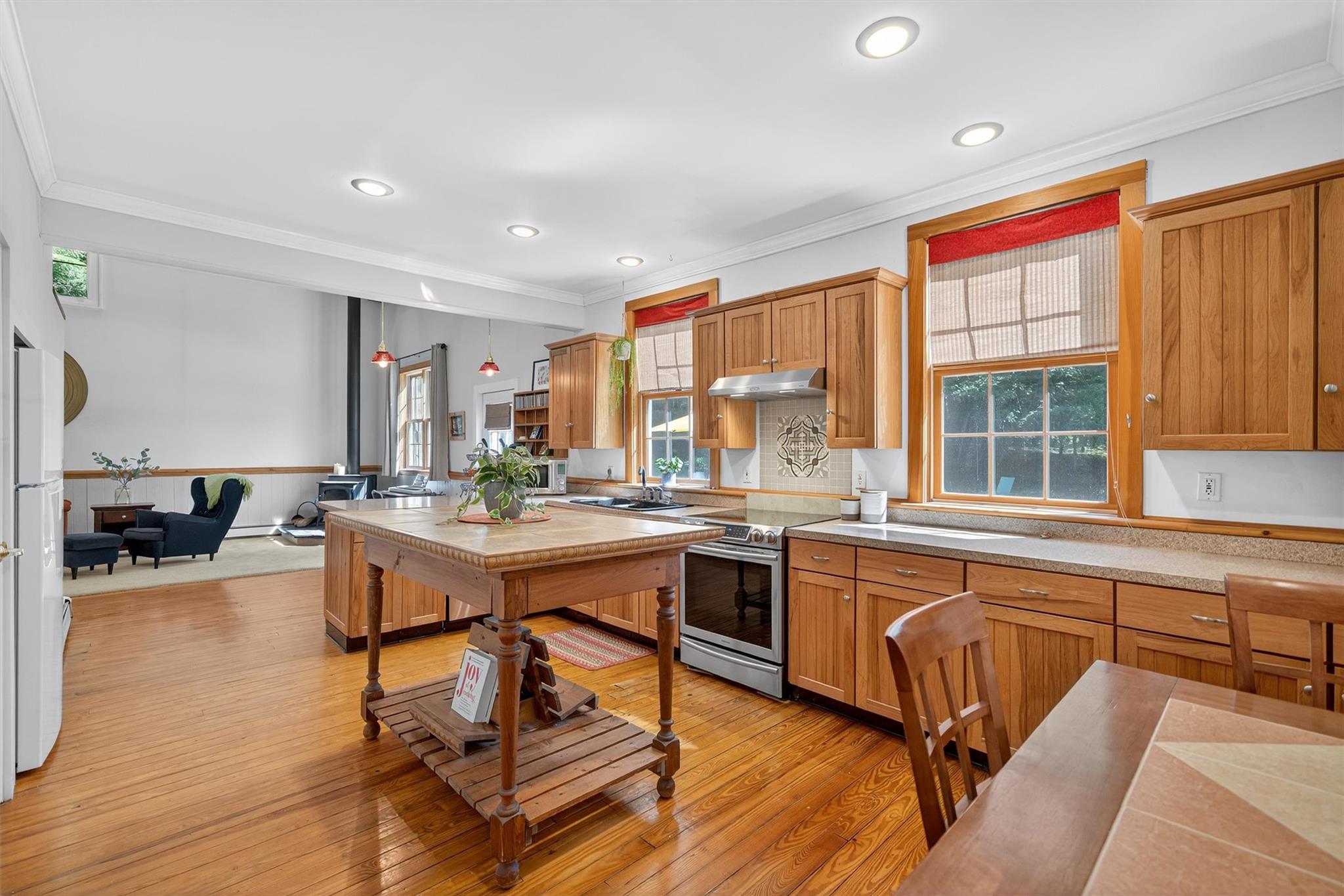 62 Guymard Turnpike, Godeffroy, NY 12729