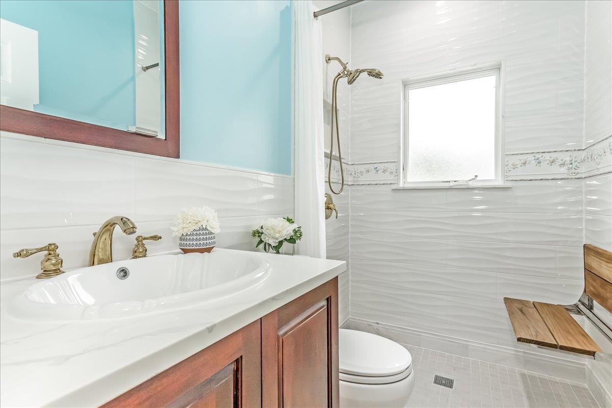 165 Wheeler Avenue, Valley Stream, NY 11580