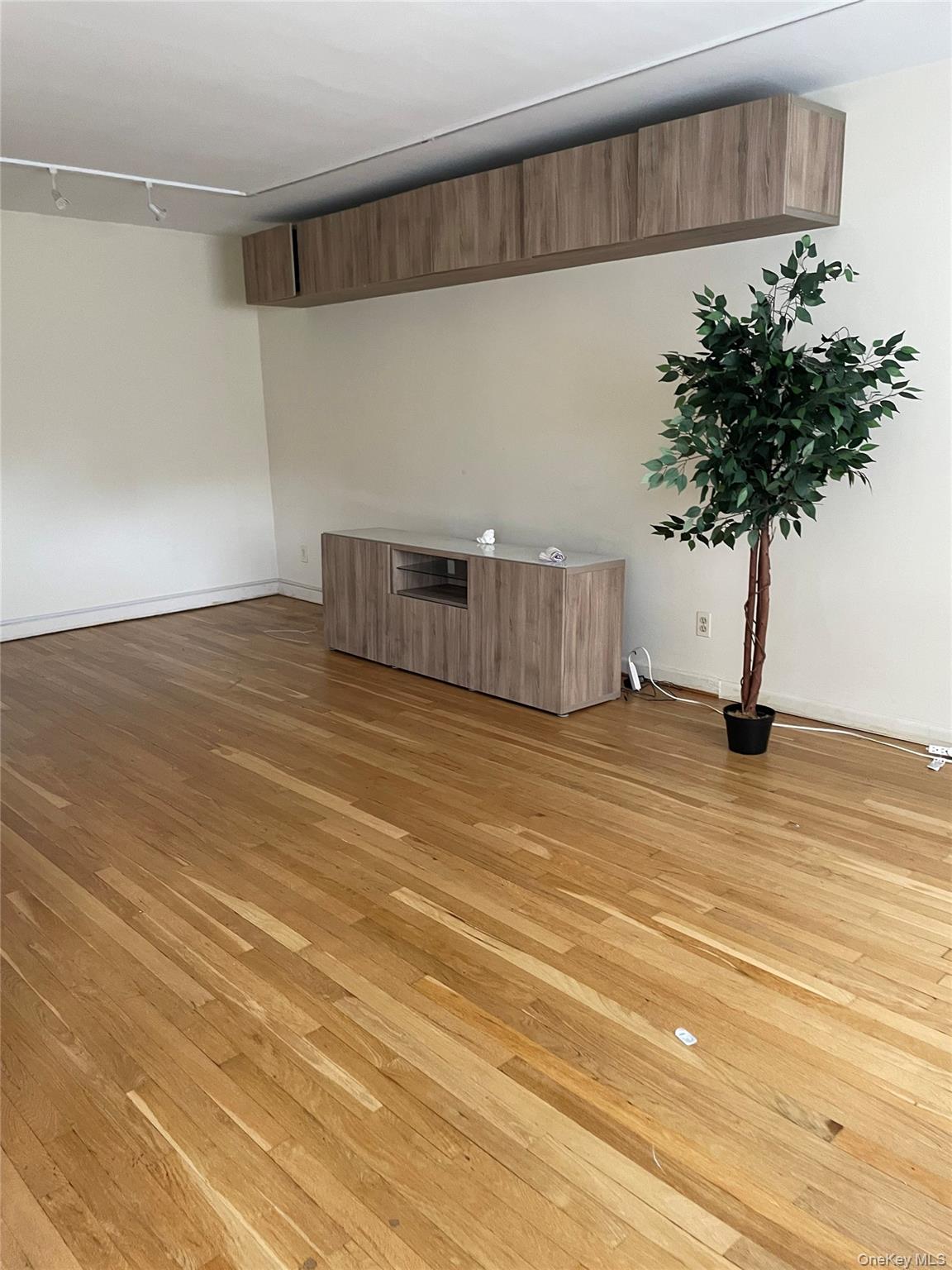 1 Wooleys Lane # 2B, Great Neck, NY 11023