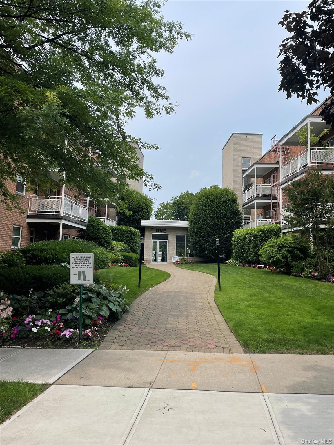 1 Wooleys Lane # 2B, Great Neck, NY 11023