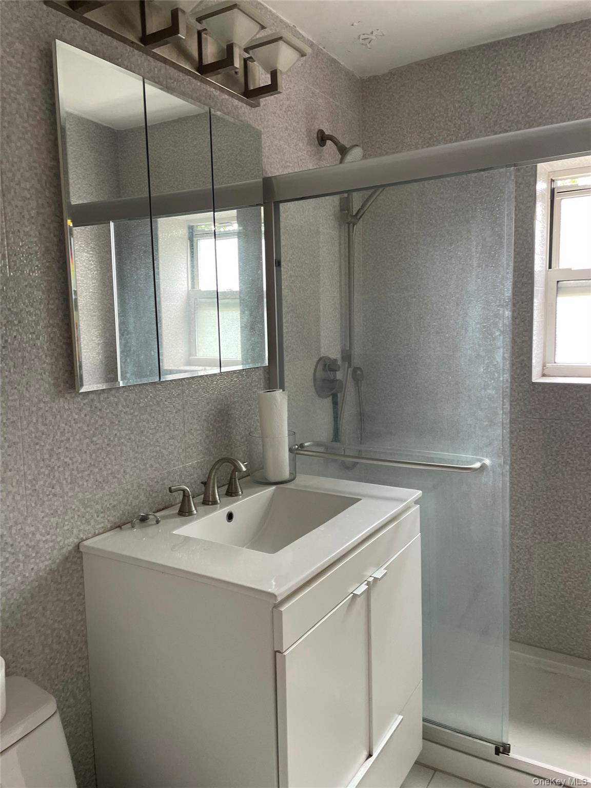 1 Wooleys Lane # 2B, Great Neck, NY 11023