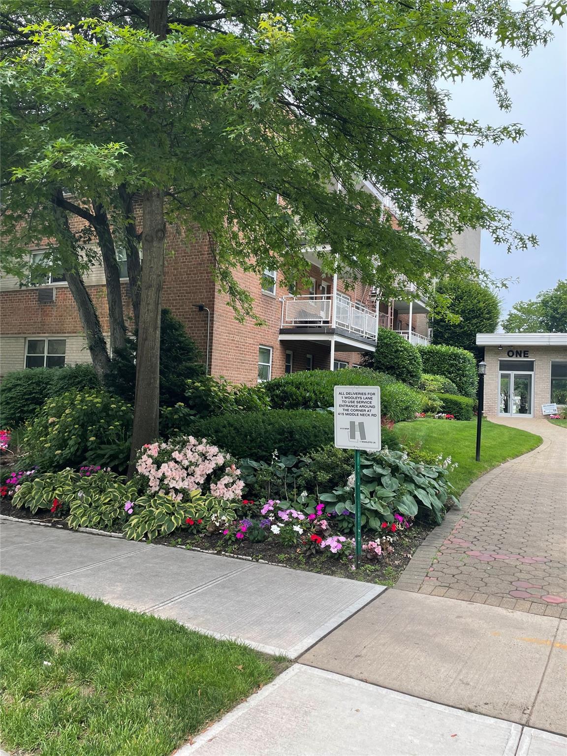1 Wooleys Lane # 2B, Great Neck, NY 11021