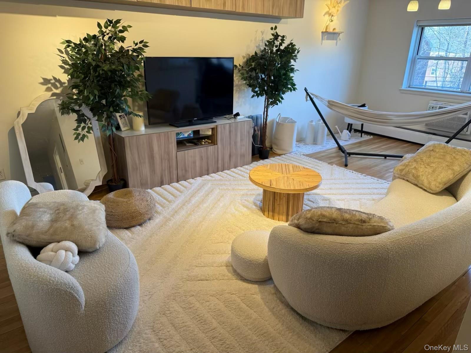 1 Wooleys Lane # 2B, Great Neck, NY 11023