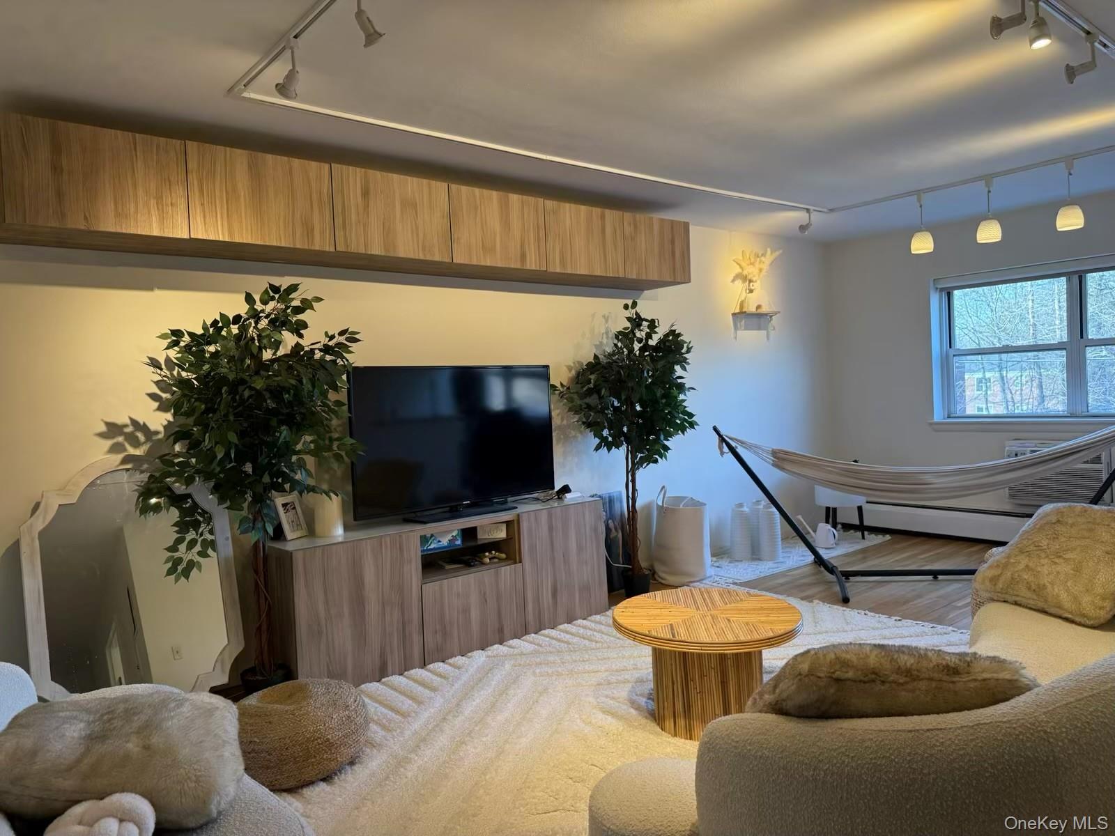 1 Wooleys Lane # 2B, Great Neck, NY 11023