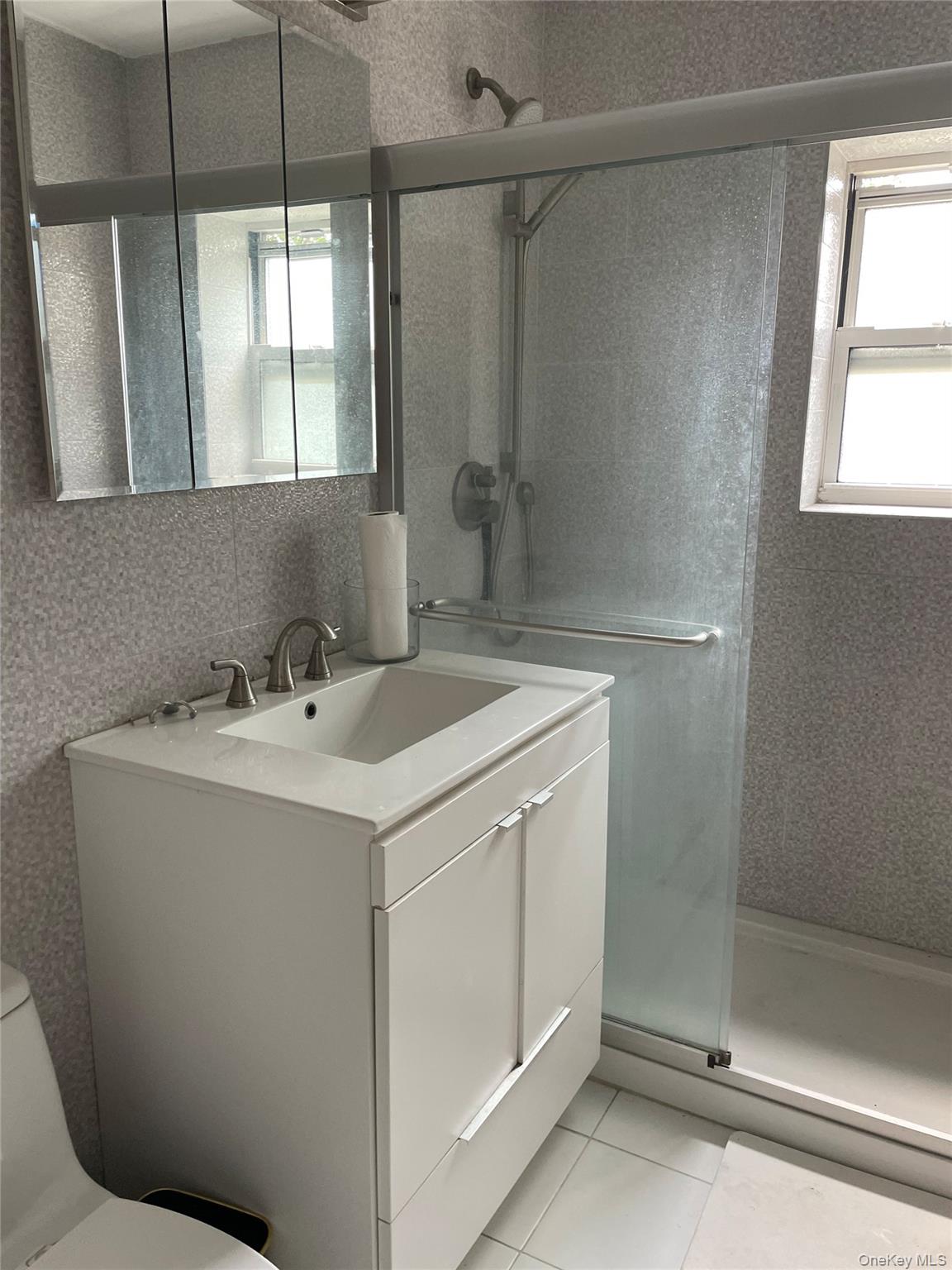 1 Wooleys Lane # 2B, Great Neck, NY 11023