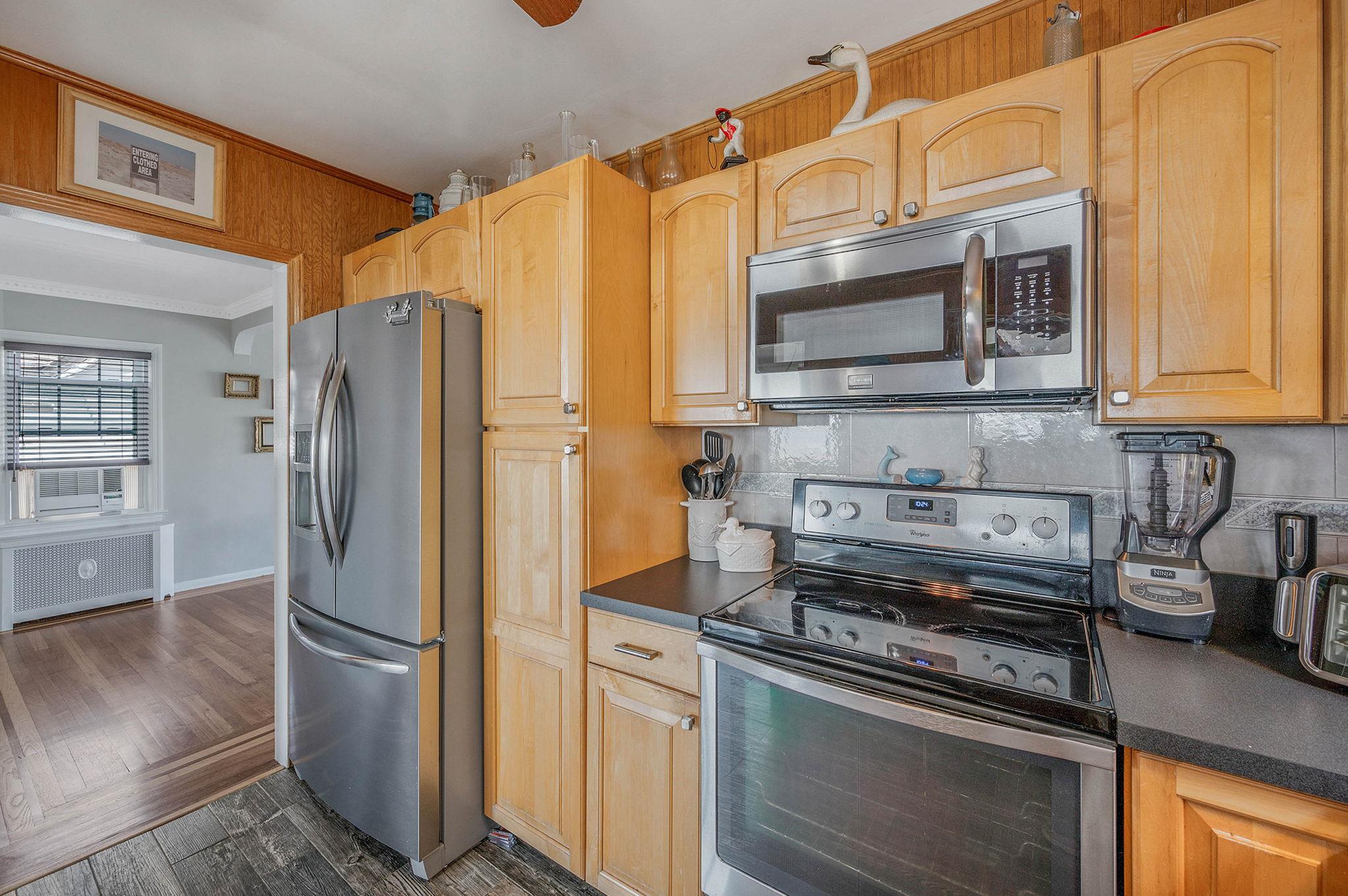 87 E Shore Drive, Babylon, NY 11702