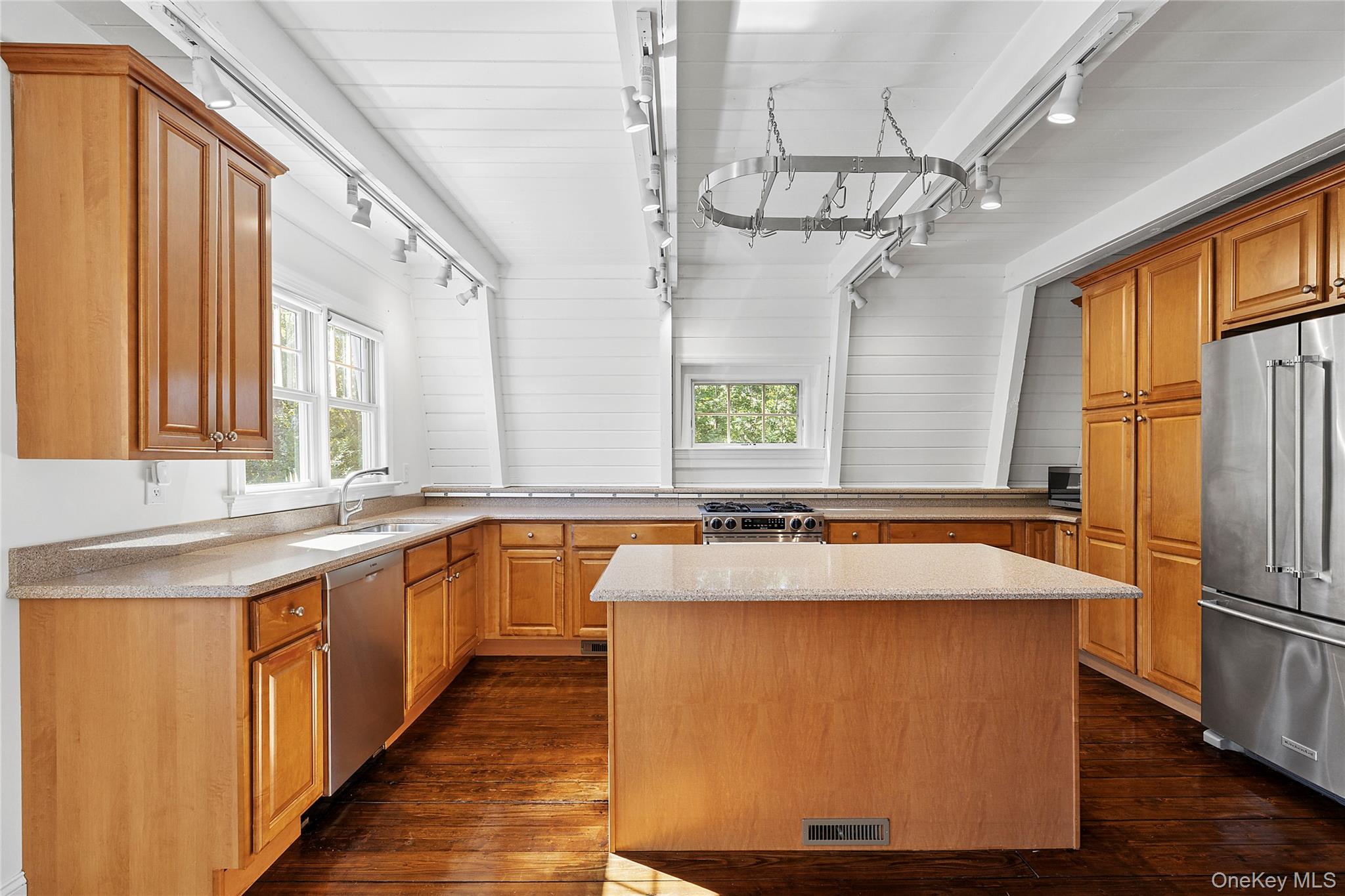 22 Old Trail Road, Water Mill, NY 11976