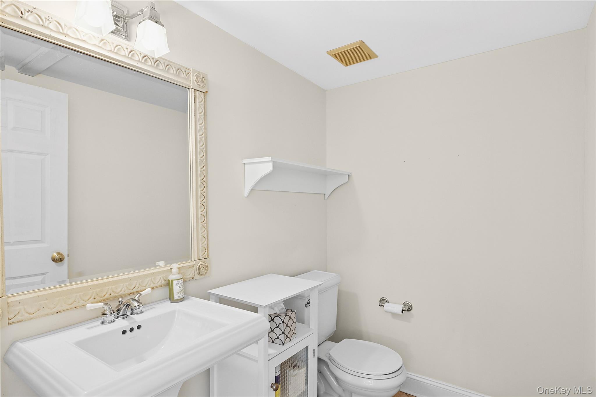 22 Old Trail Road, Water Mill, NY 11976