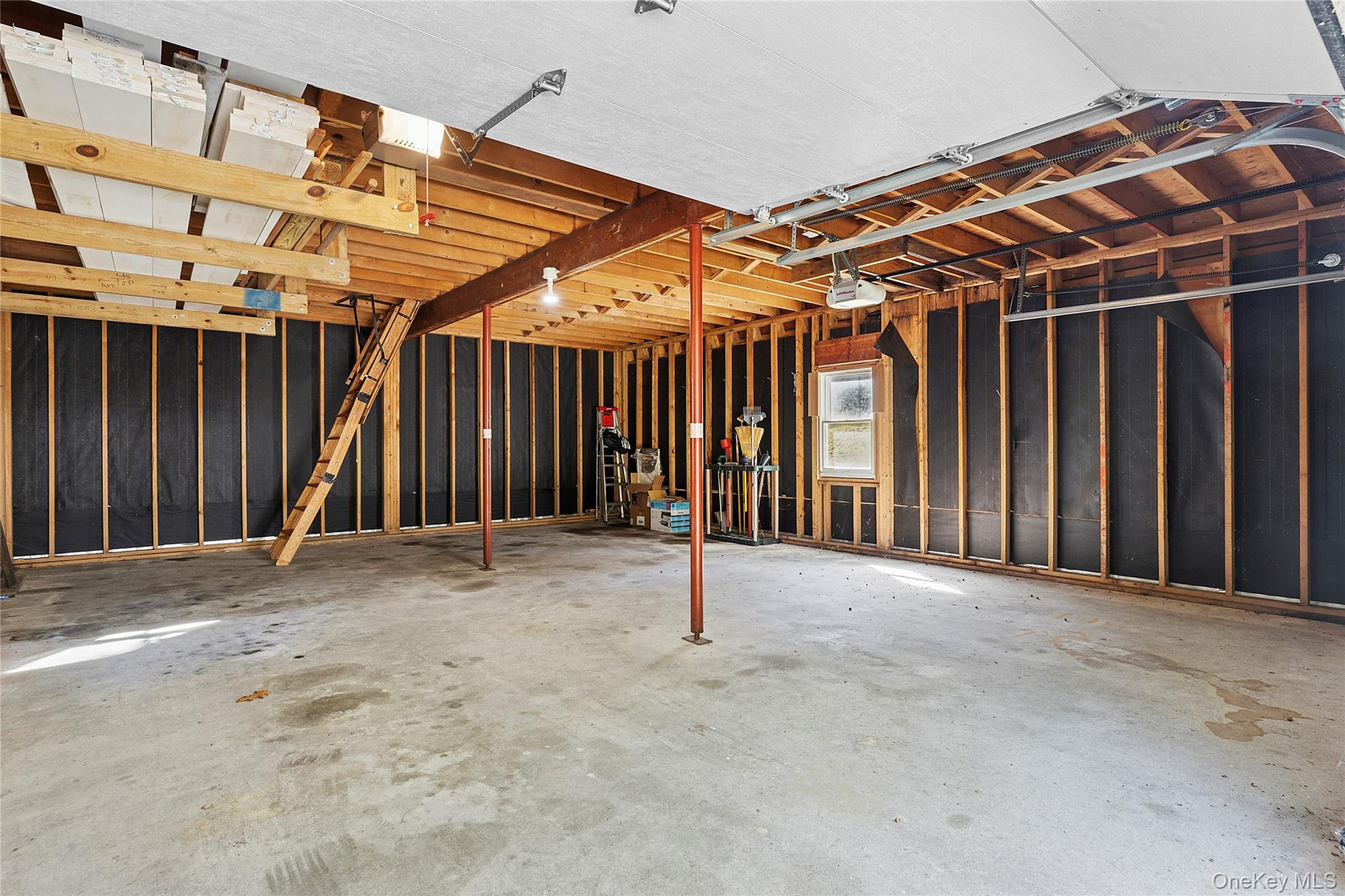 22 Old Trail Road, Water Mill, NY 11976