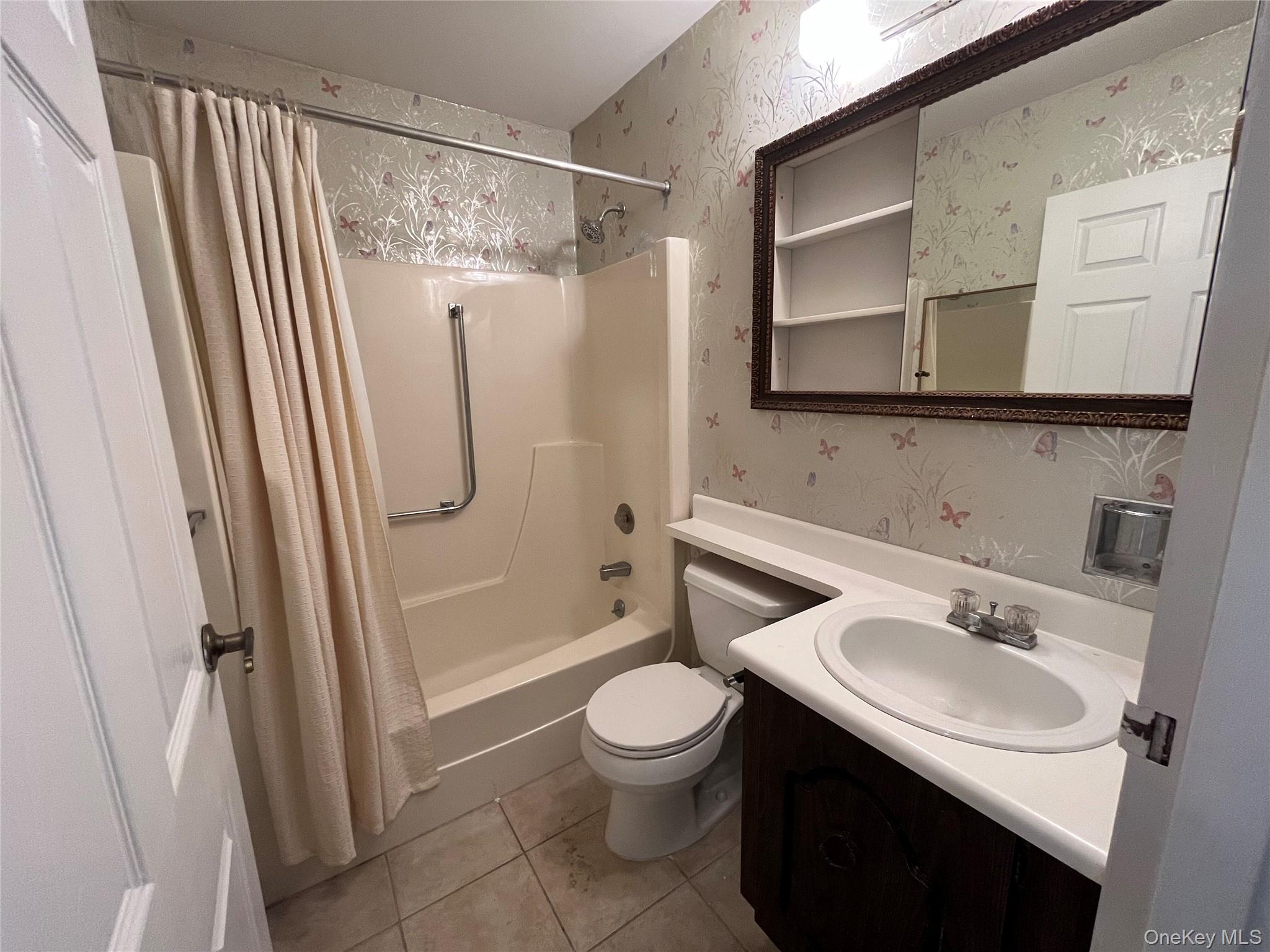 46 Freedom Lane, Coram, NY 11727