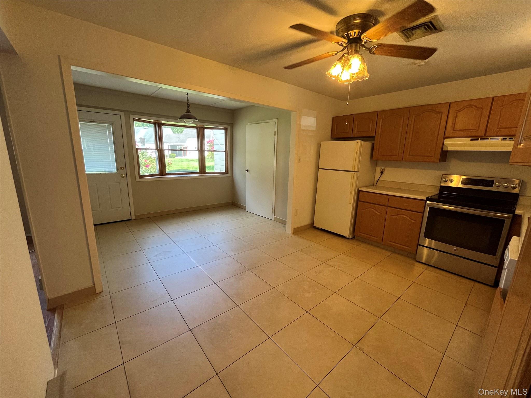 46 Freedom Lane, Coram, NY 11727