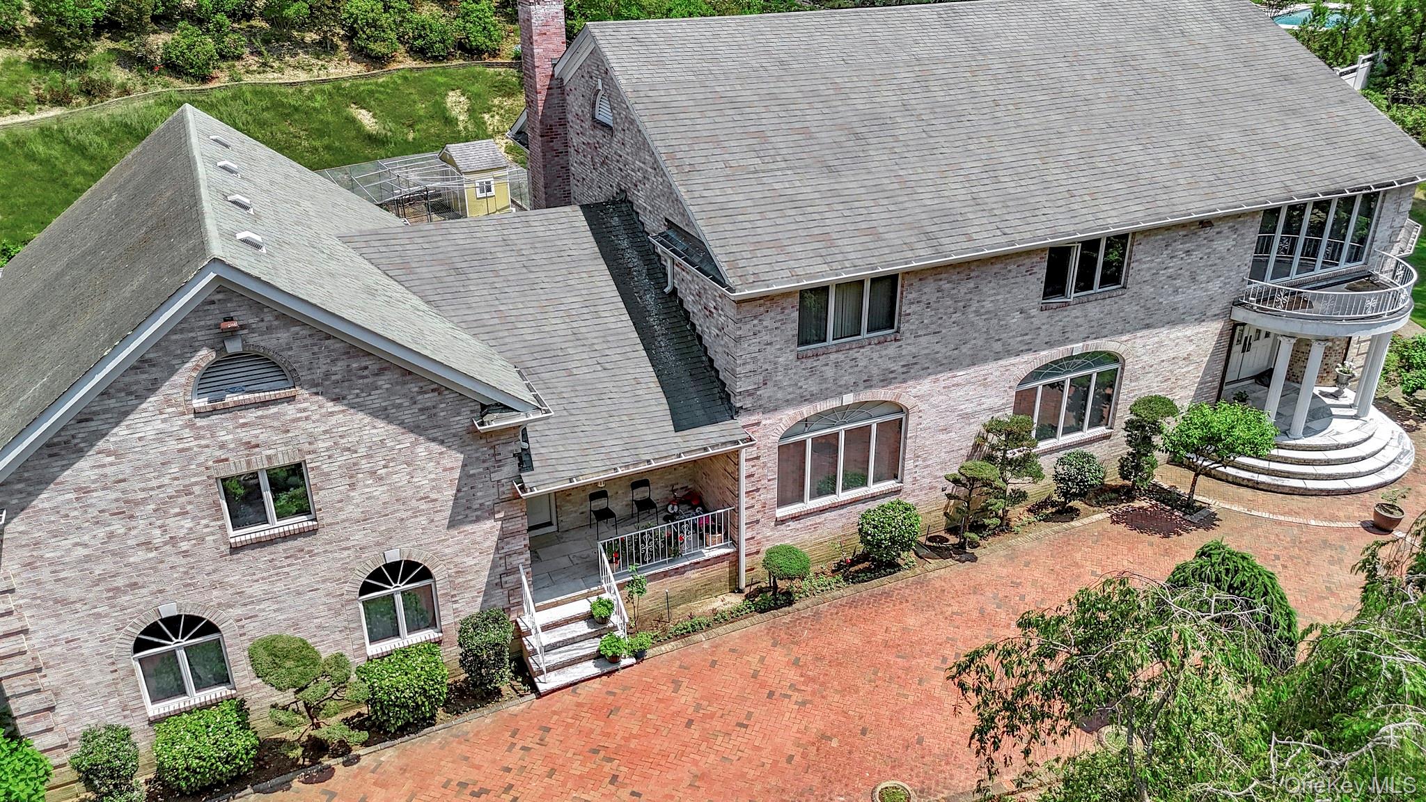 1537 Laurel Hollow Road, Laurel Hollow, NY 11791