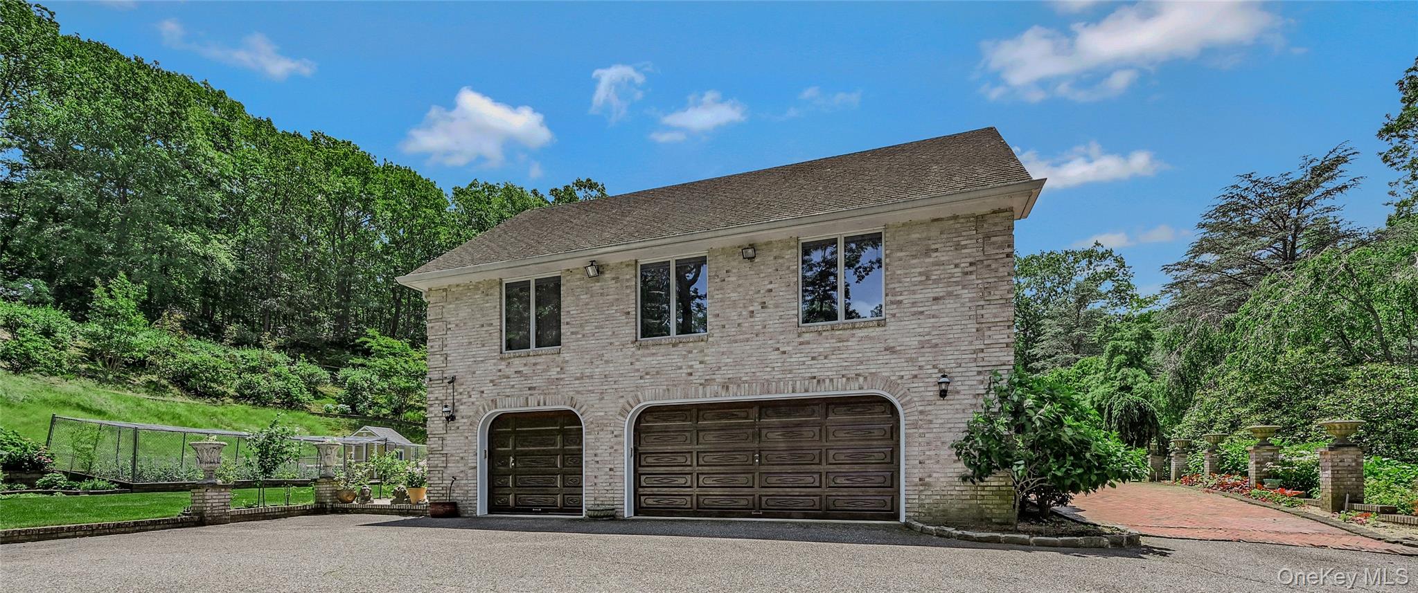 1537 Laurel Hollow Road, Laurel Hollow, NY 11791