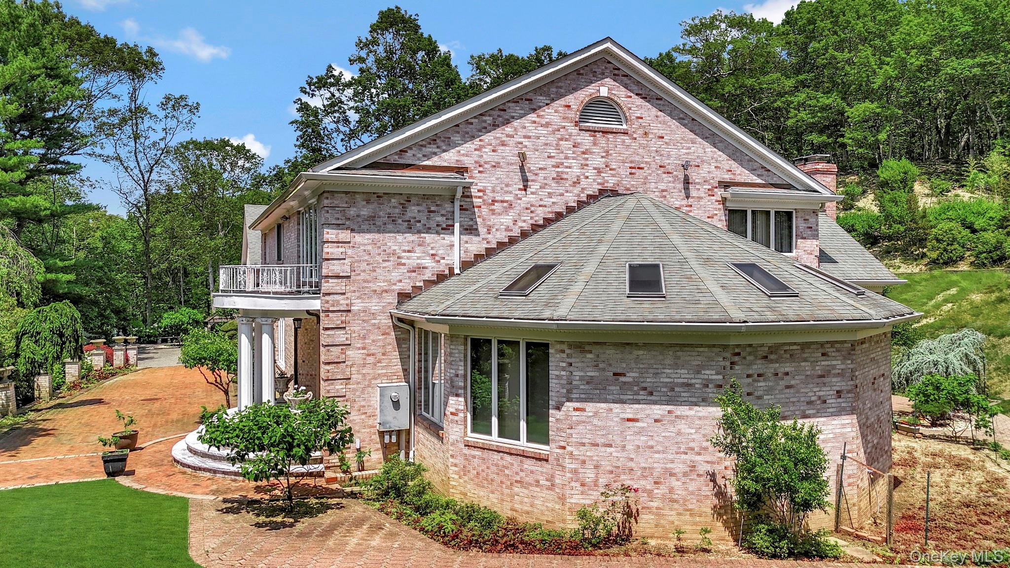 1537 Laurel Hollow Road, Laurel Hollow, NY 11791