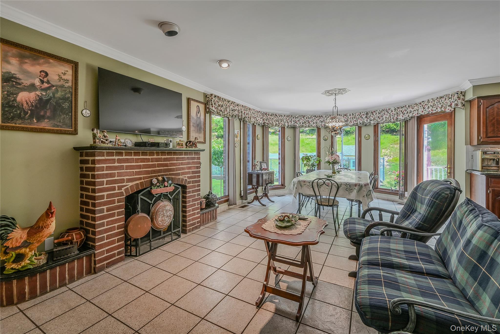 1537 Laurel Hollow Road, Laurel Hollow, NY 11791