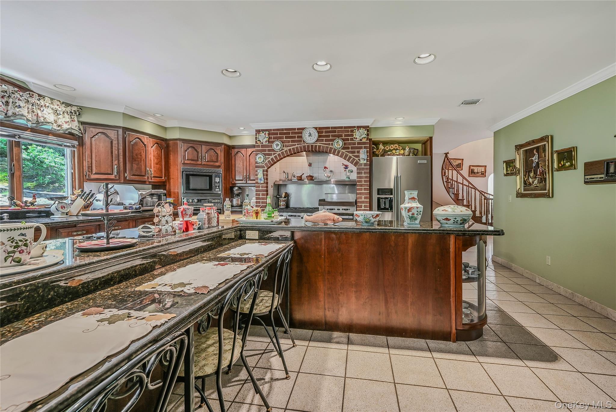 1537 Laurel Hollow Road, Laurel Hollow, NY 11791