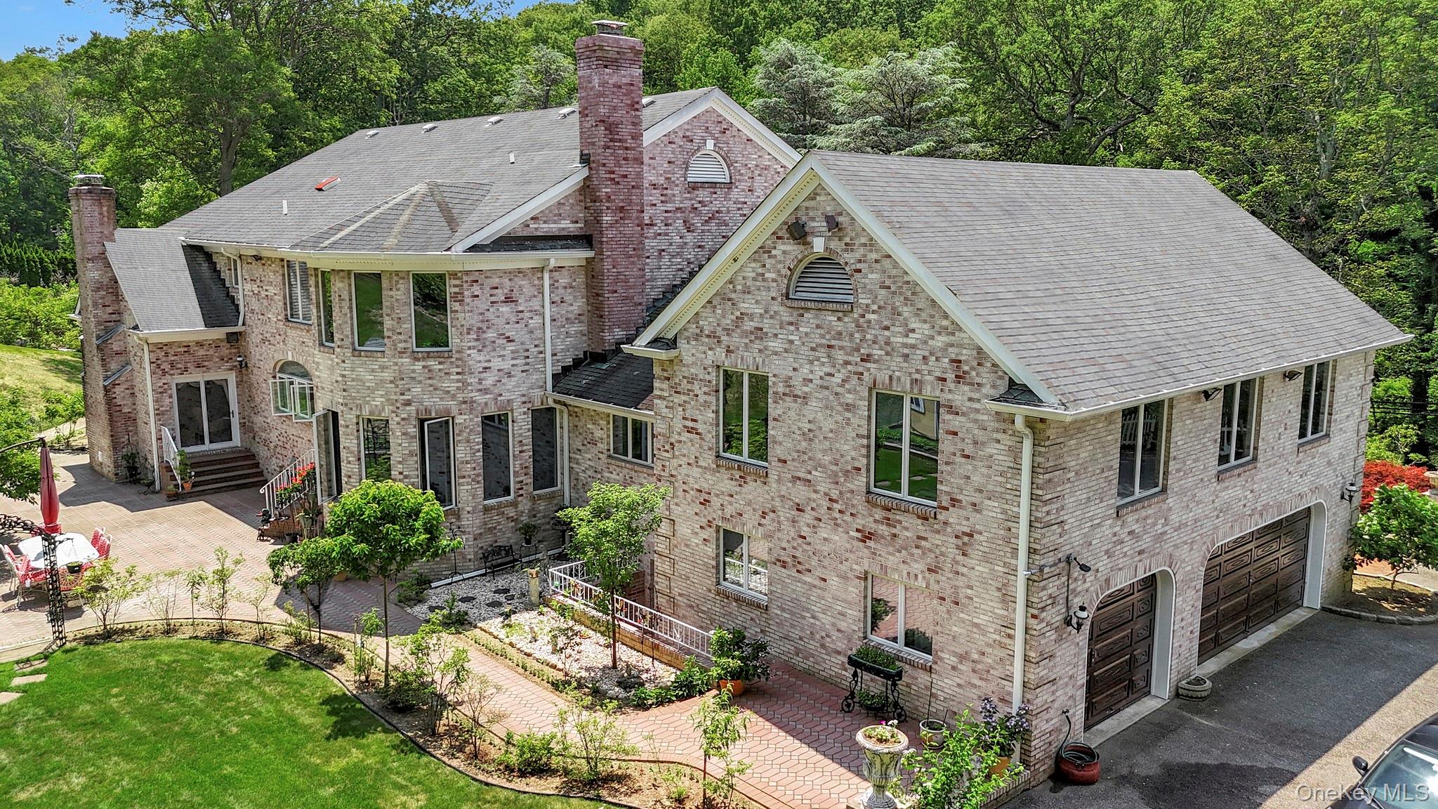 1537 Laurel Hollow Road, Laurel Hollow, NY 11791
