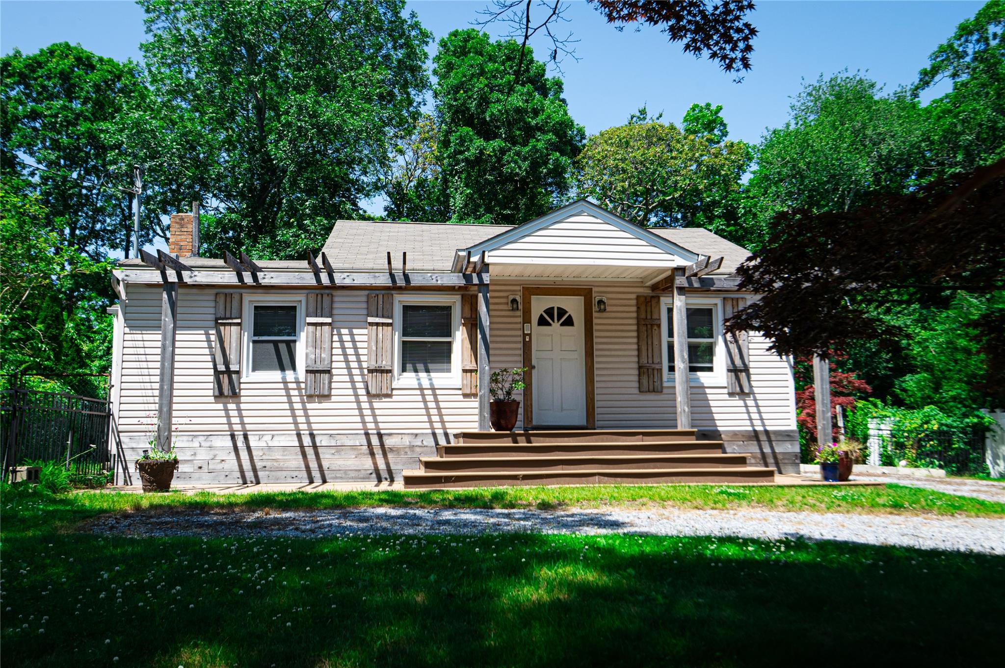 27 Cynthia Lane, Center Moriches, NY 11934