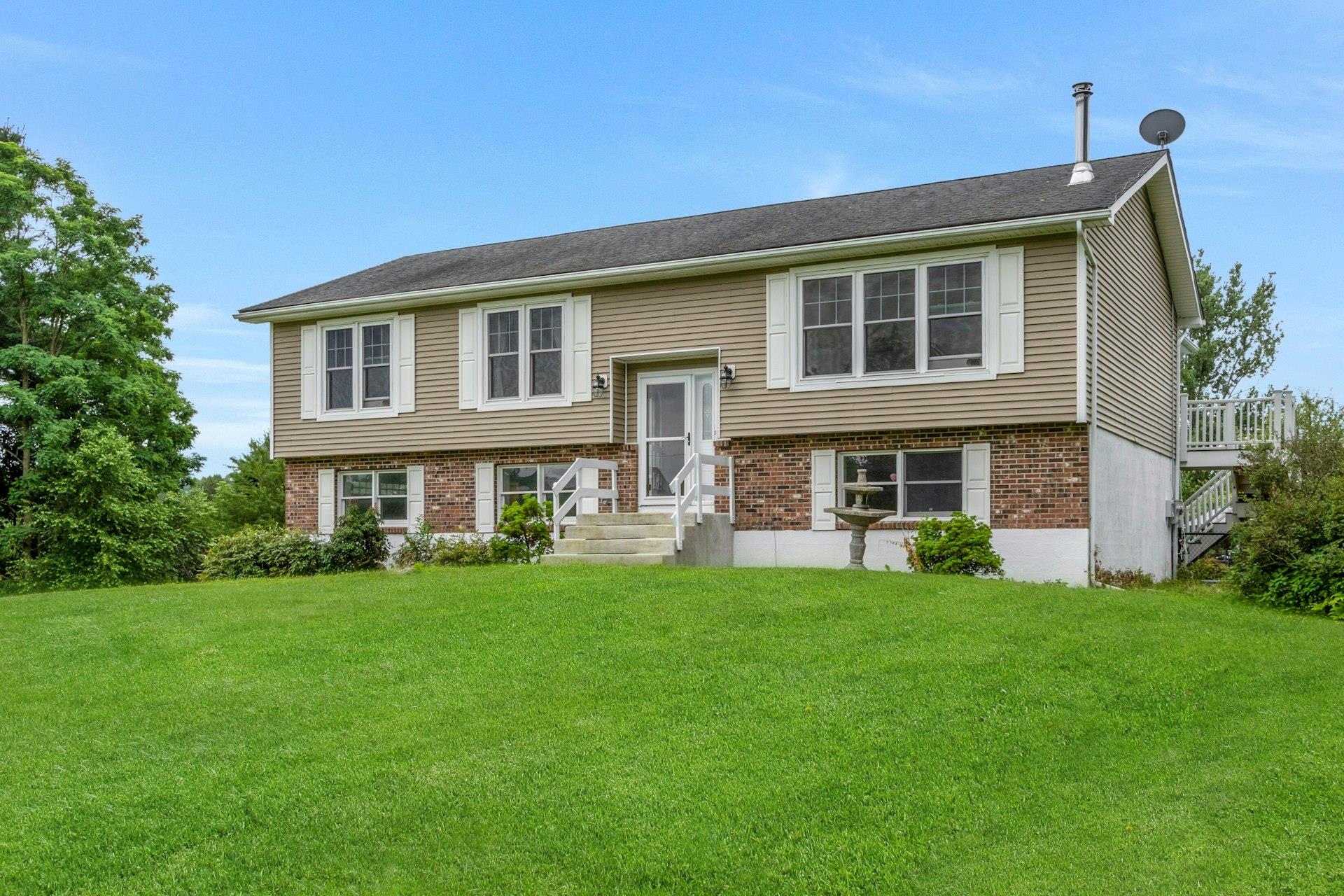 35 Rowe Road, Red Hook, NY 12571