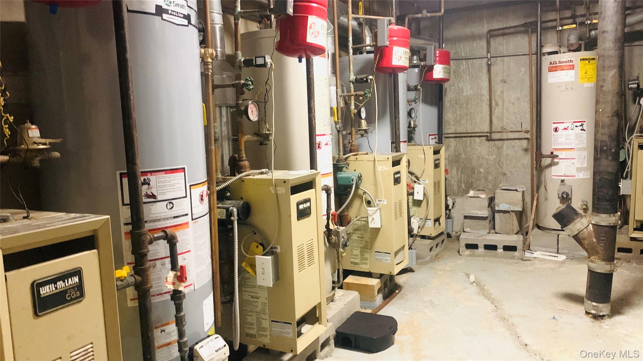 141-04 Pershing Crescent, Briarwood, NY 11435