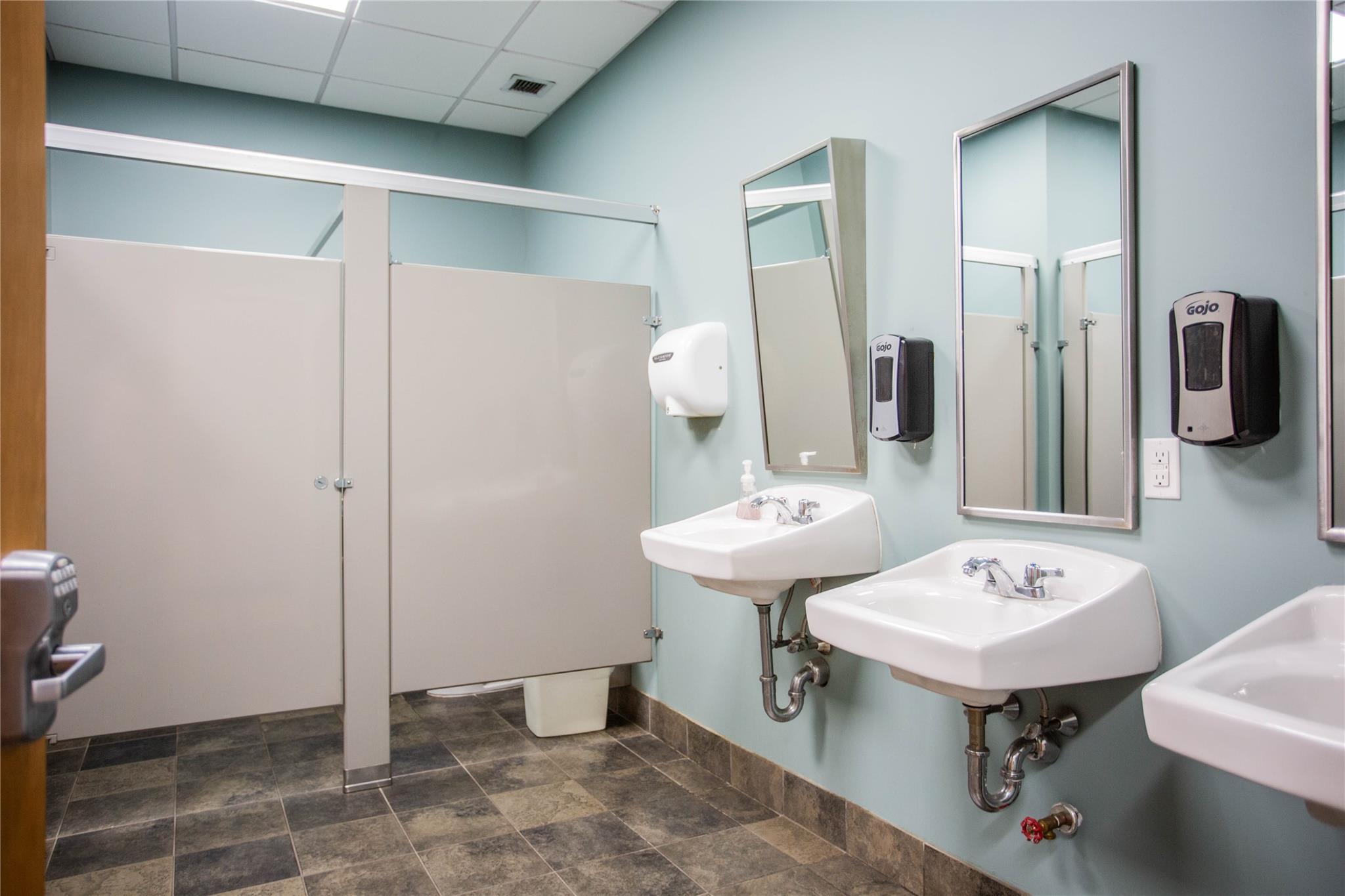 486 Sunrise Highway, Rockville Centre, NY 11570