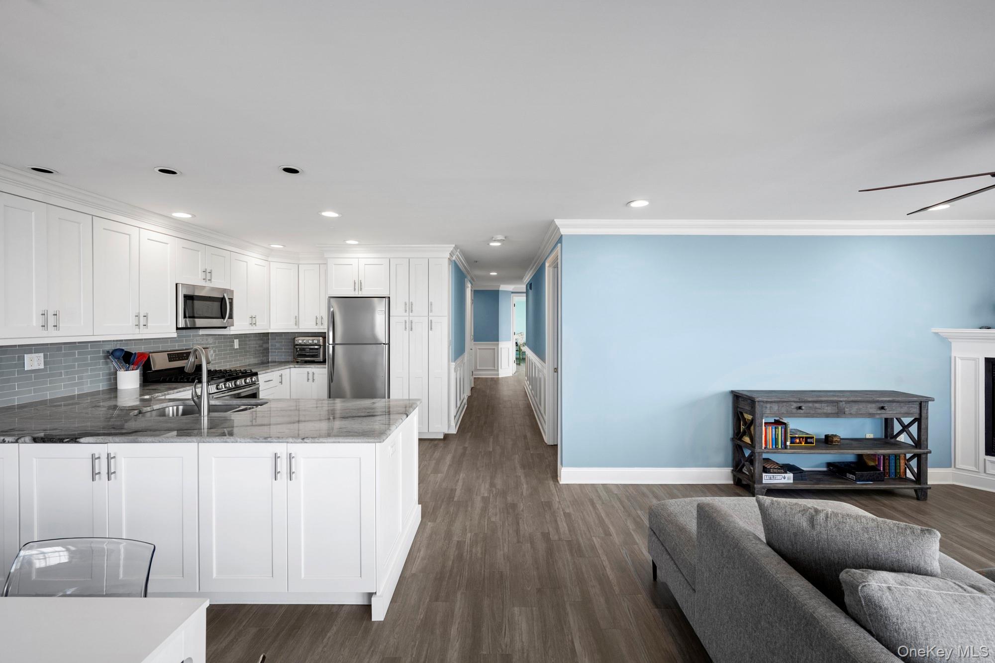 26 W Broadway # 405, Long Beach, NY 11561