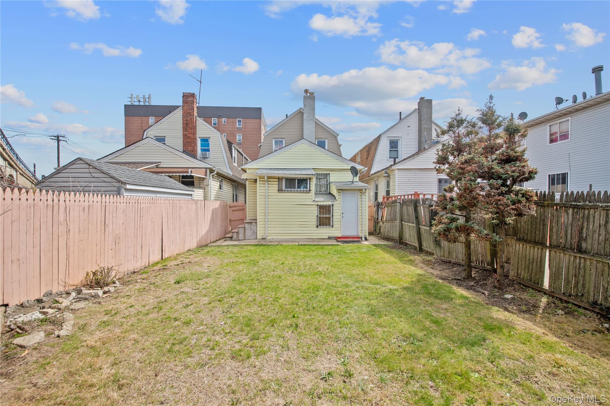 665 Nasby Place, Bayswater, NY 11691