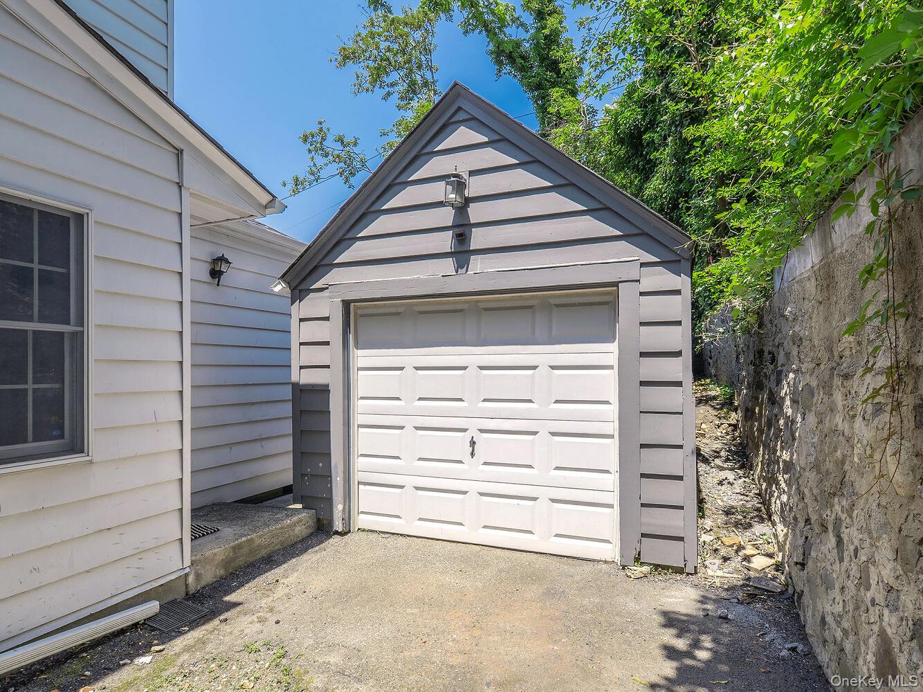 221 Manhasset Avenue, Manhasset, NY 11030