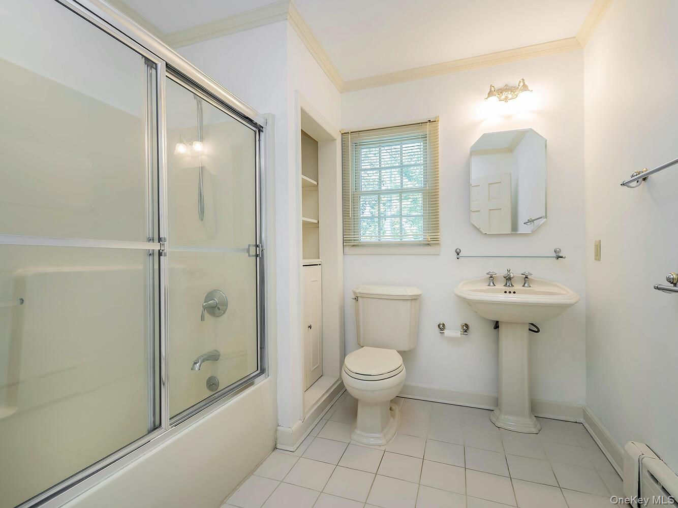 221 Manhasset Avenue, Manhasset, NY 11030