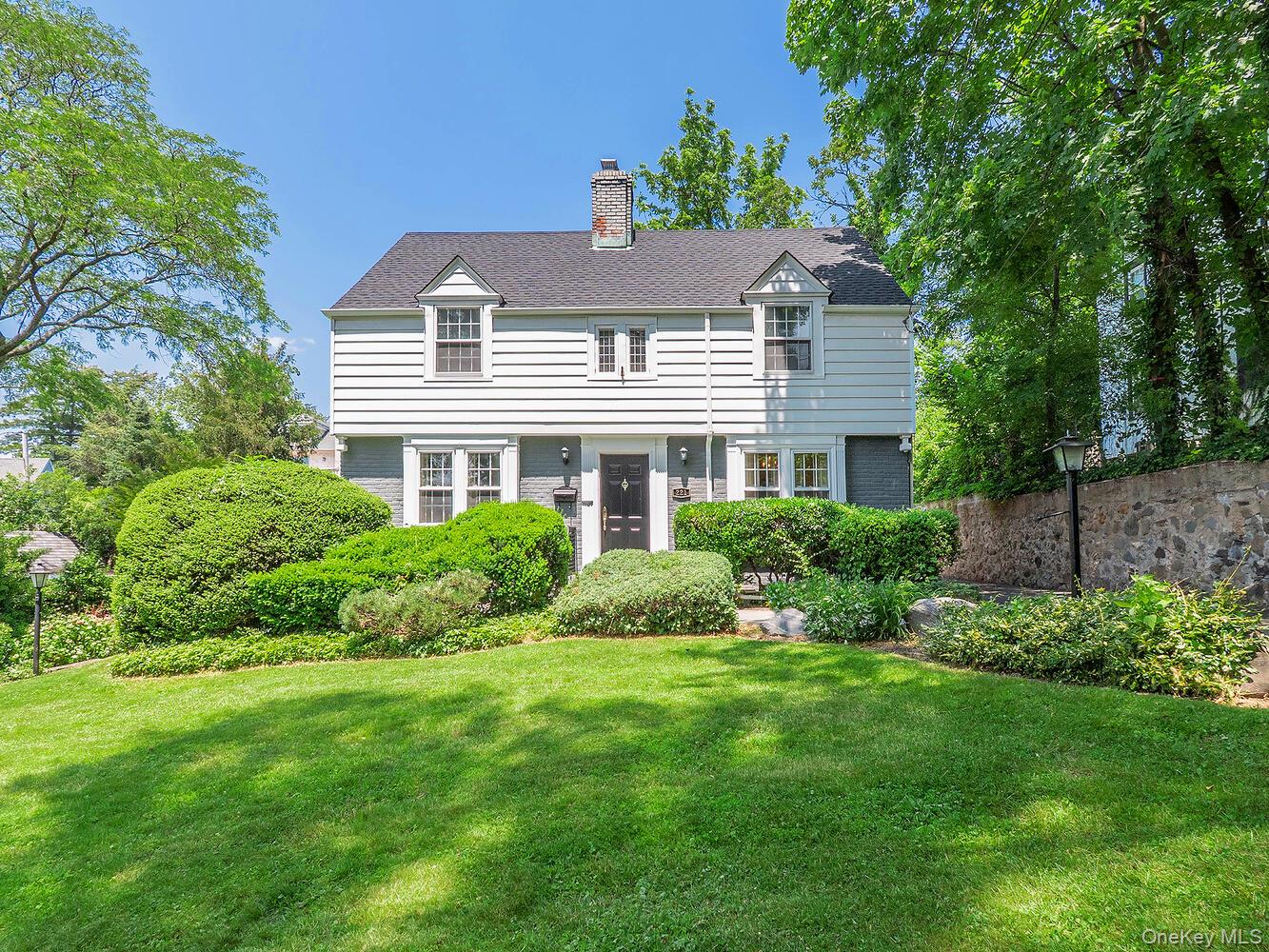 221 Manhasset Avenue, Manhasset, NY 11030