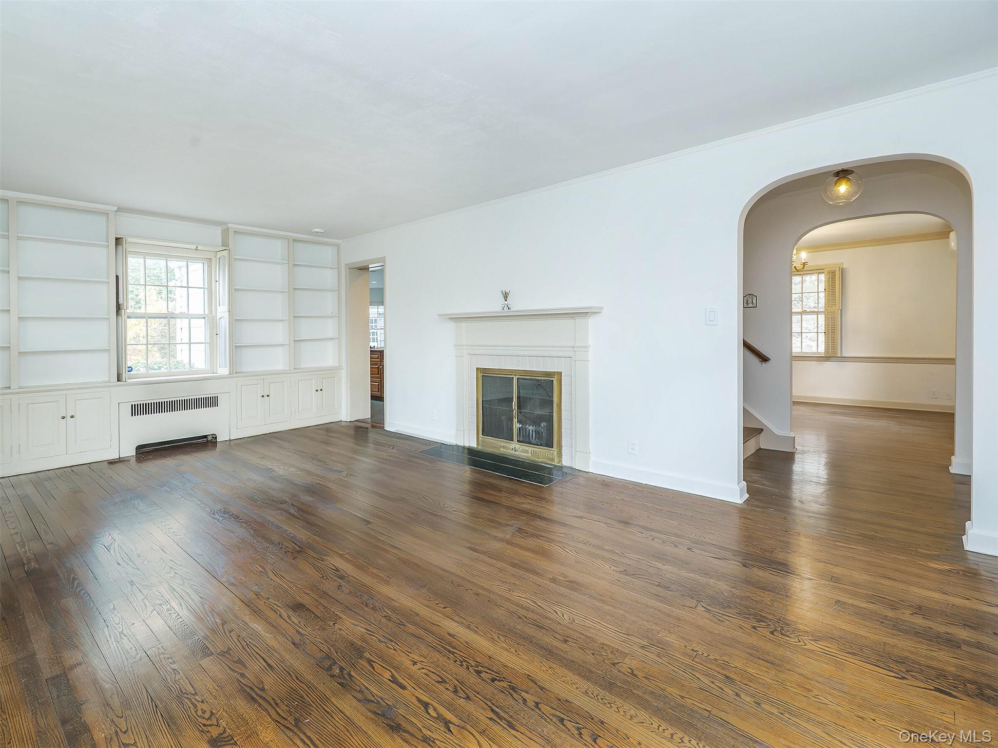 221 Manhasset Avenue, Manhasset, NY 11030