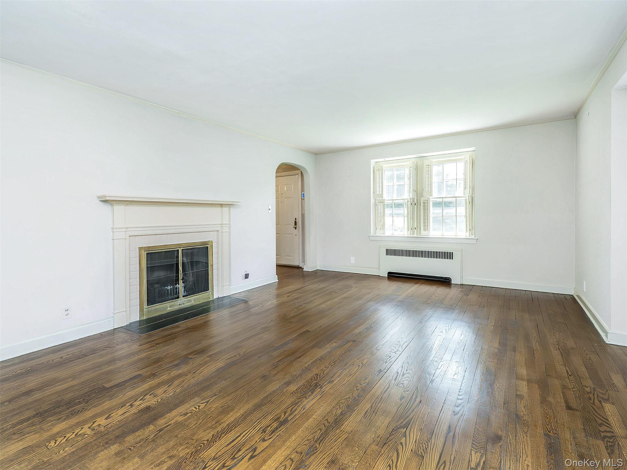 221 Manhasset Avenue, Manhasset, NY 11030