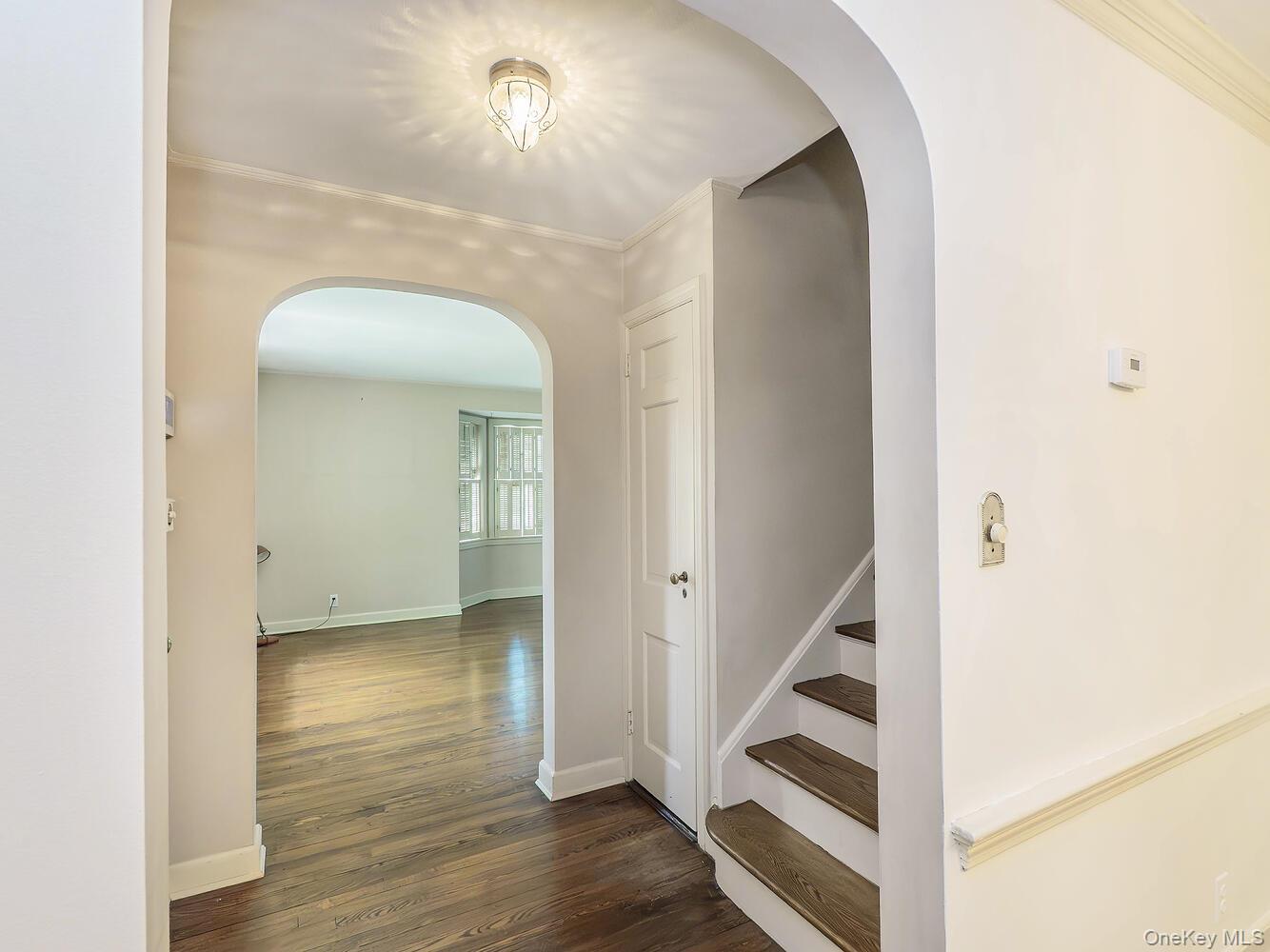 221 Manhasset Avenue, Manhasset, NY 11030