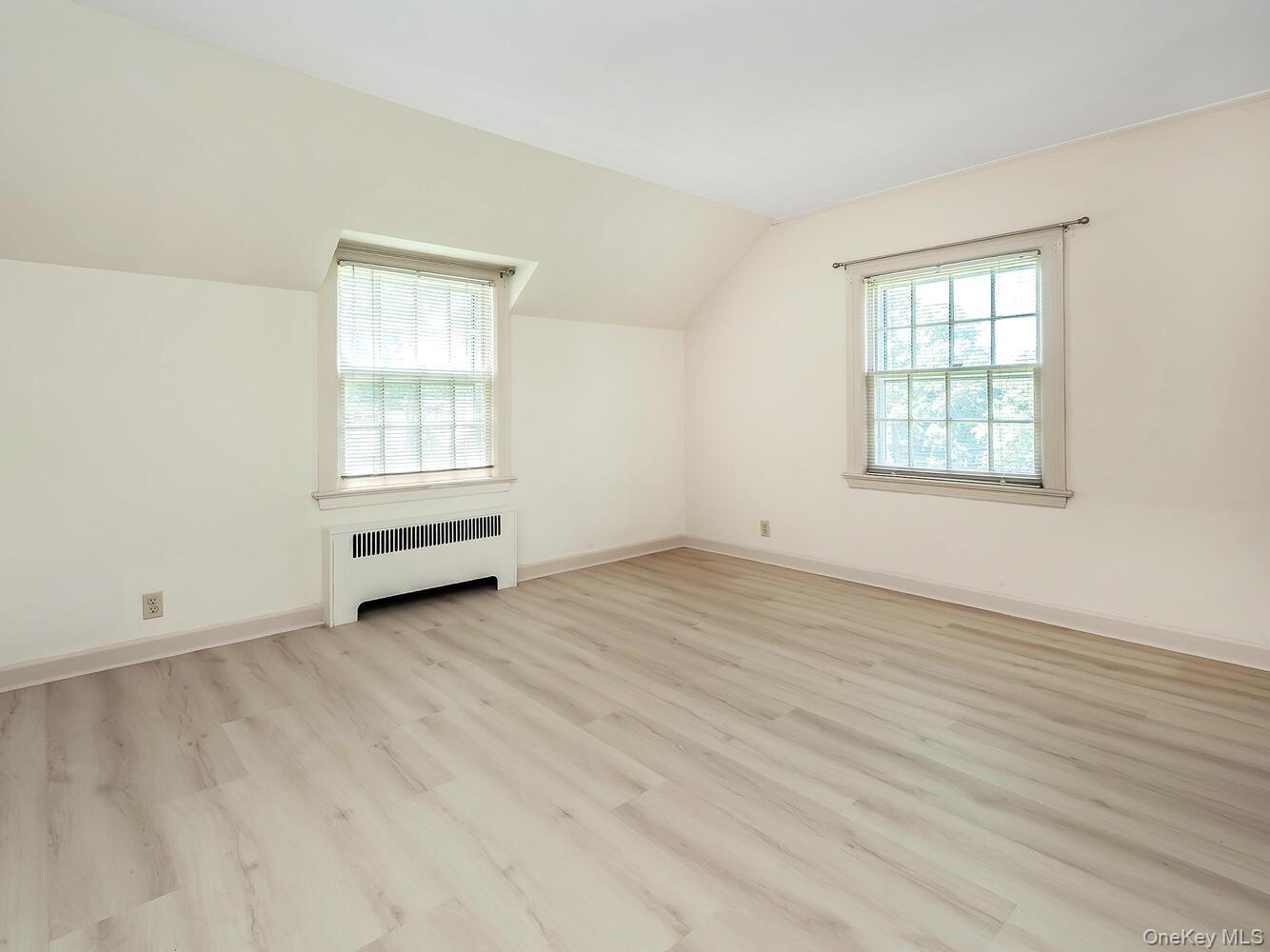 221 Manhasset Avenue, Manhasset, NY 11030