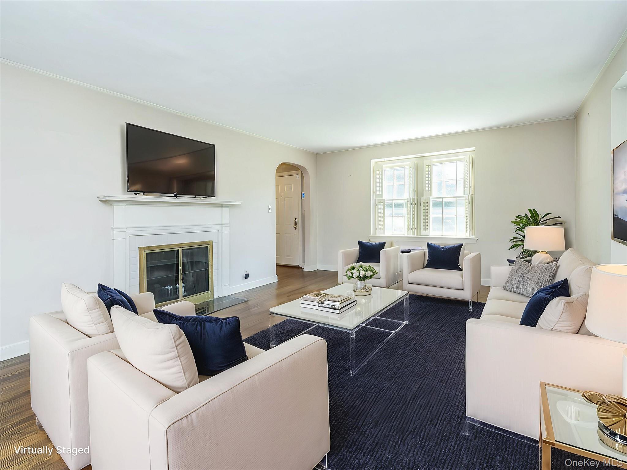 221 Manhasset Avenue, Manhasset, NY 11030