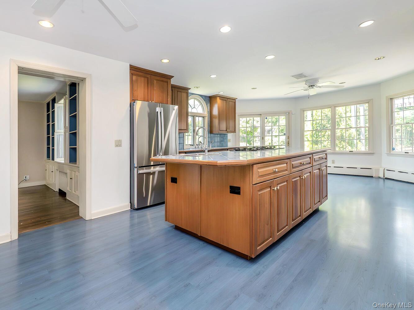 221 Manhasset Avenue, Manhasset, NY 11030