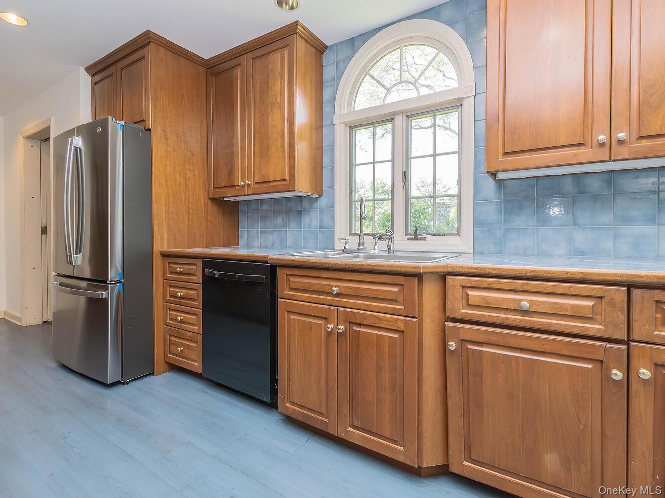 221 Manhasset Avenue, Manhasset, NY 11030