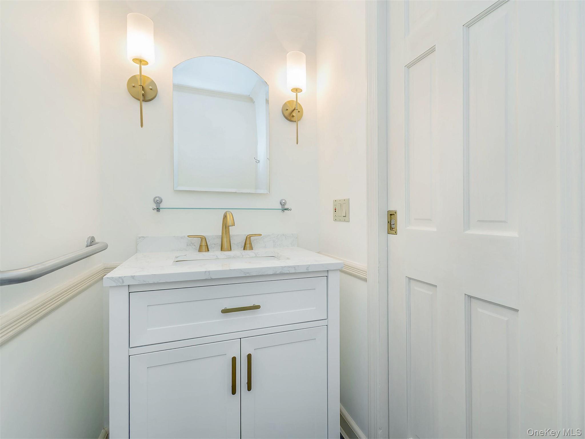 221 Manhasset Avenue, Manhasset, NY 11030