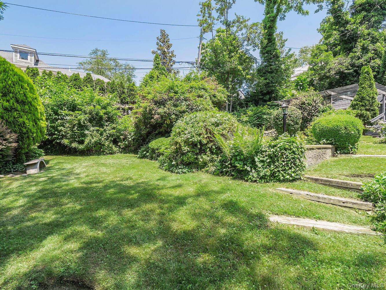 221 Manhasset Avenue, Manhasset, NY 11030