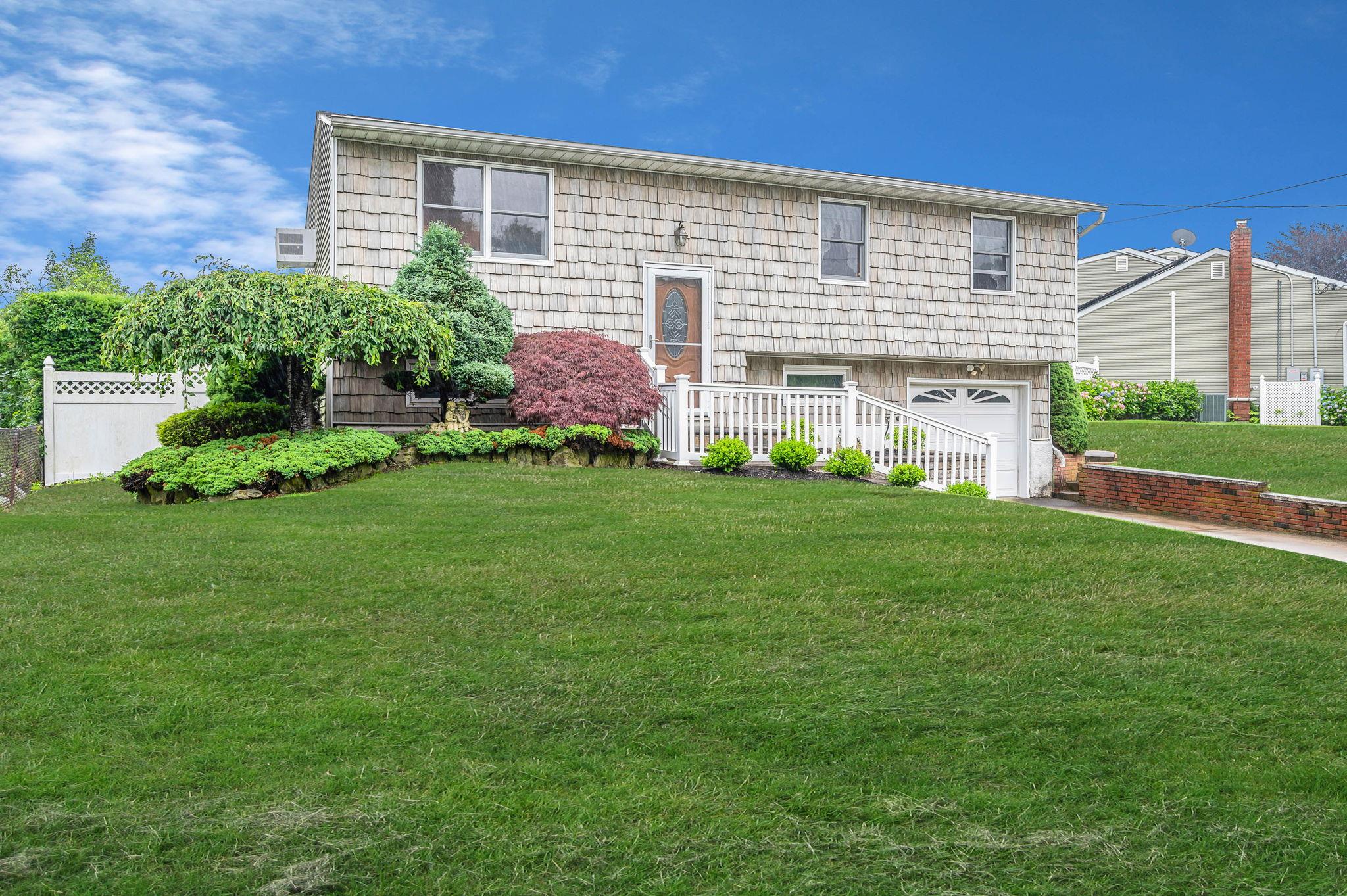 104 Cedarhurst Avenue, Selden, NY 11784