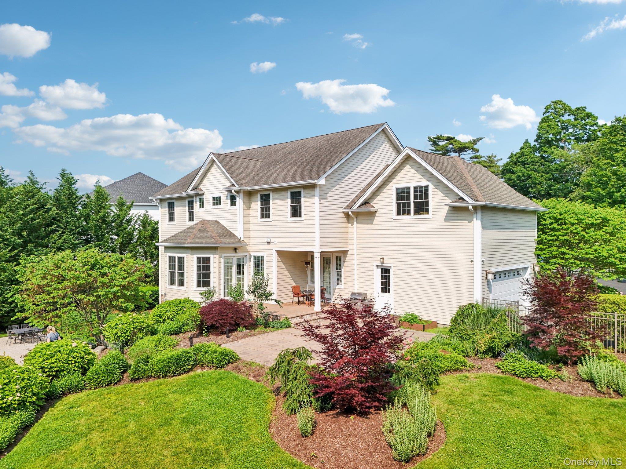 4 Celestial Court, Saint James, NY 11780