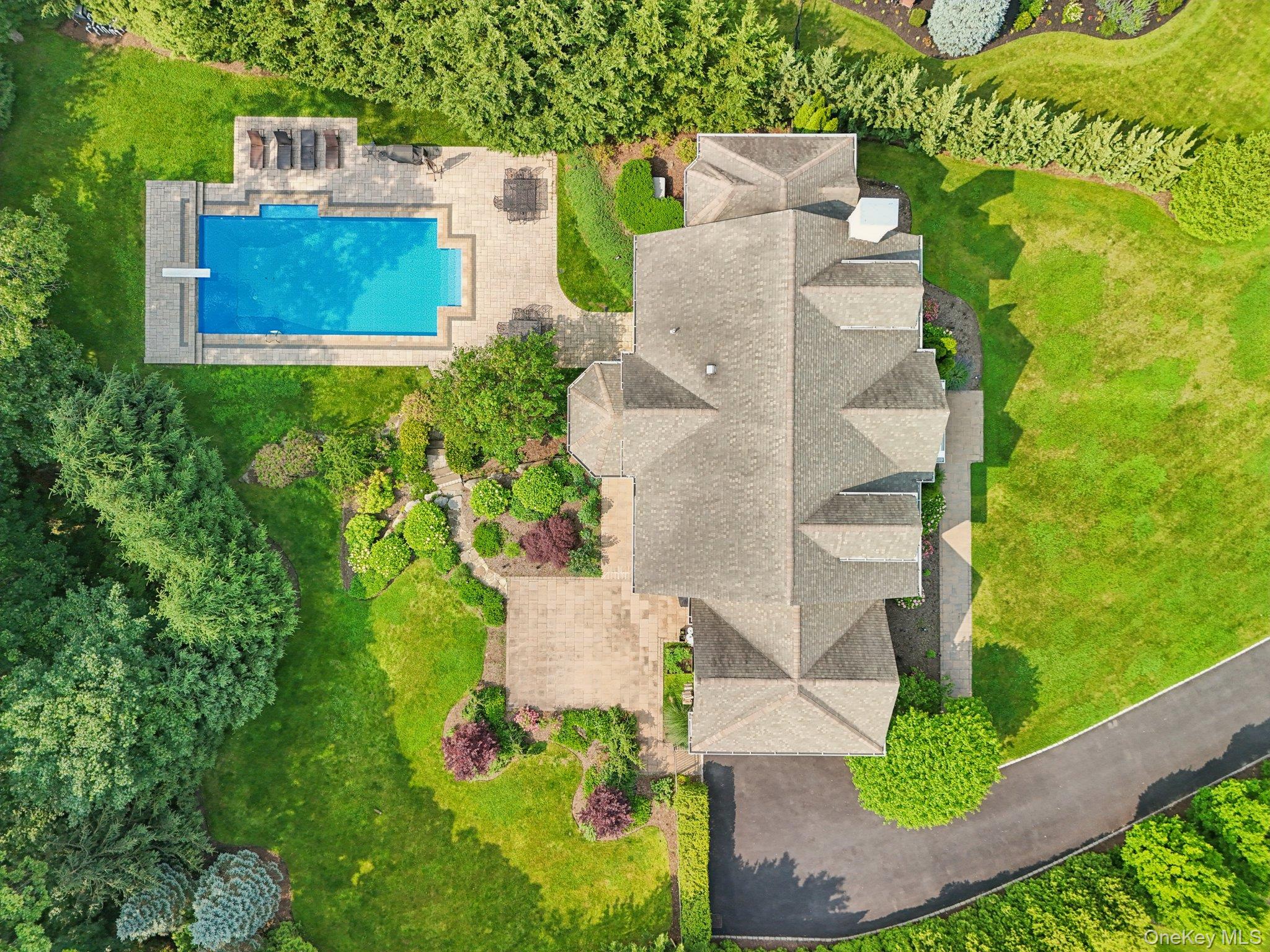 4 Celestial Court, Saint James, NY 11780