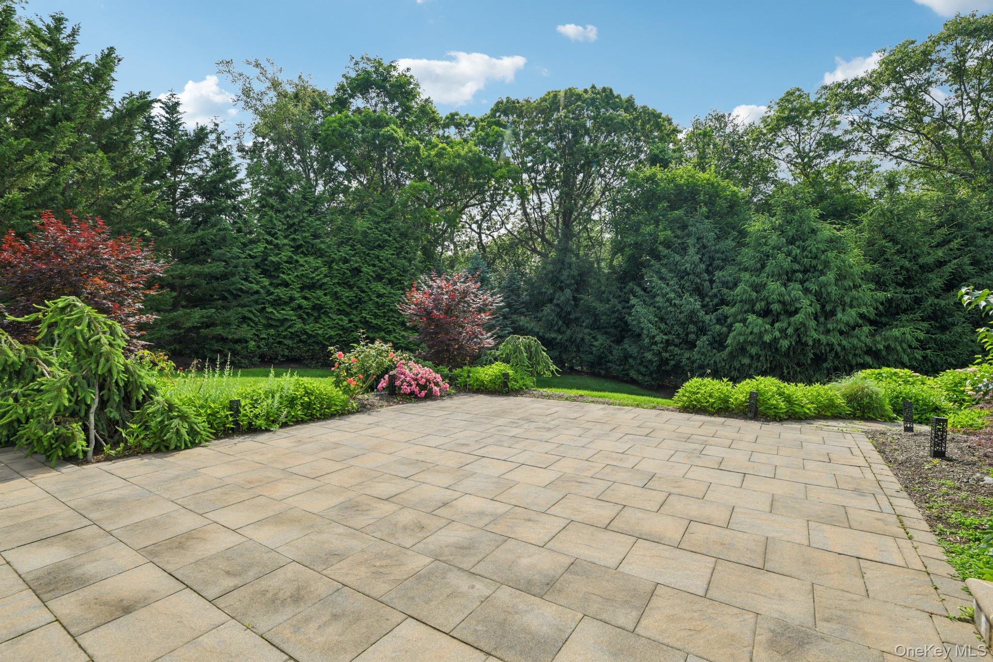 4 Celestial Court, Saint James, NY 11780