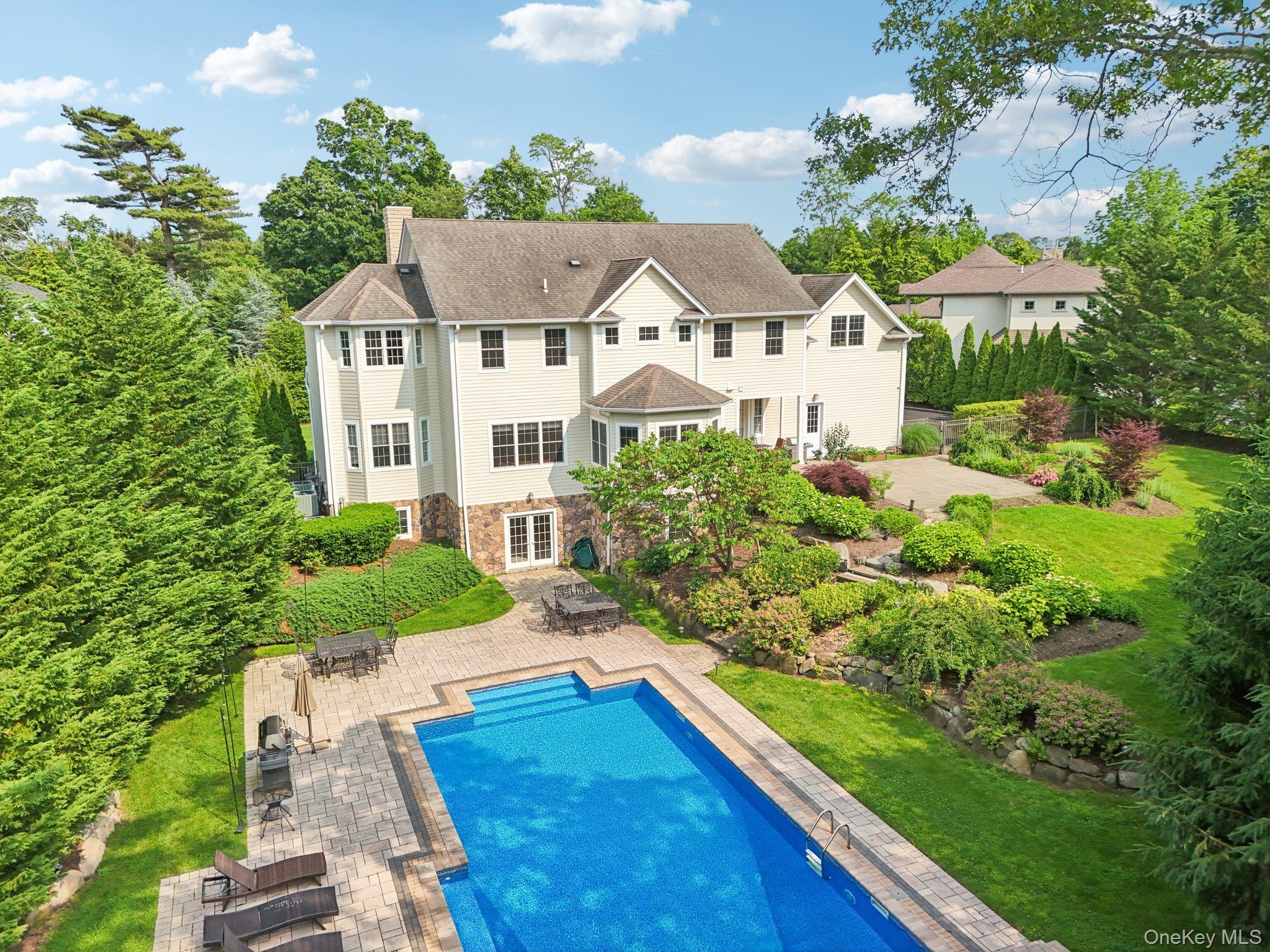 4 Celestial Court, Saint James, NY 11780