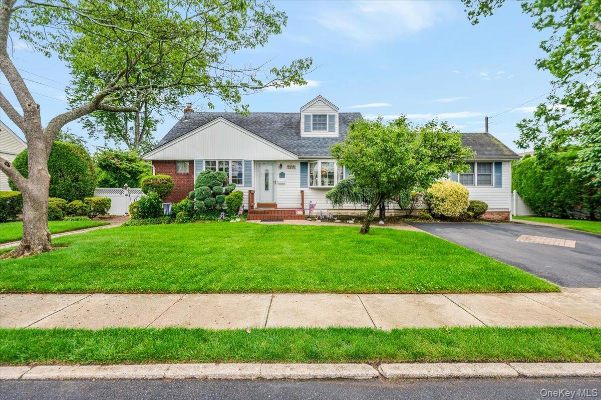 29 2nd Avenue, Massapequa Park, NY 11762
