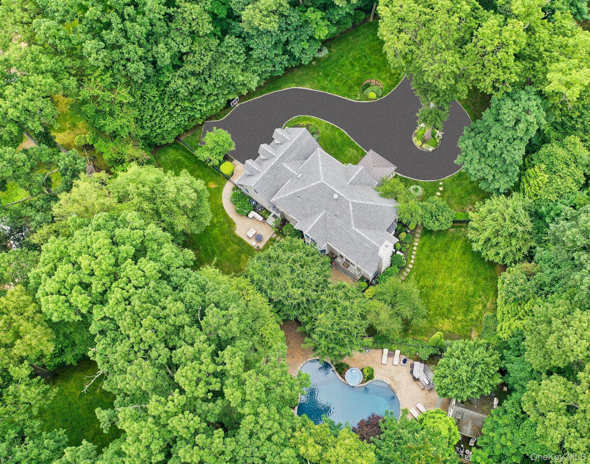 95 Huntington Bay Road, Huntington, NY 11743