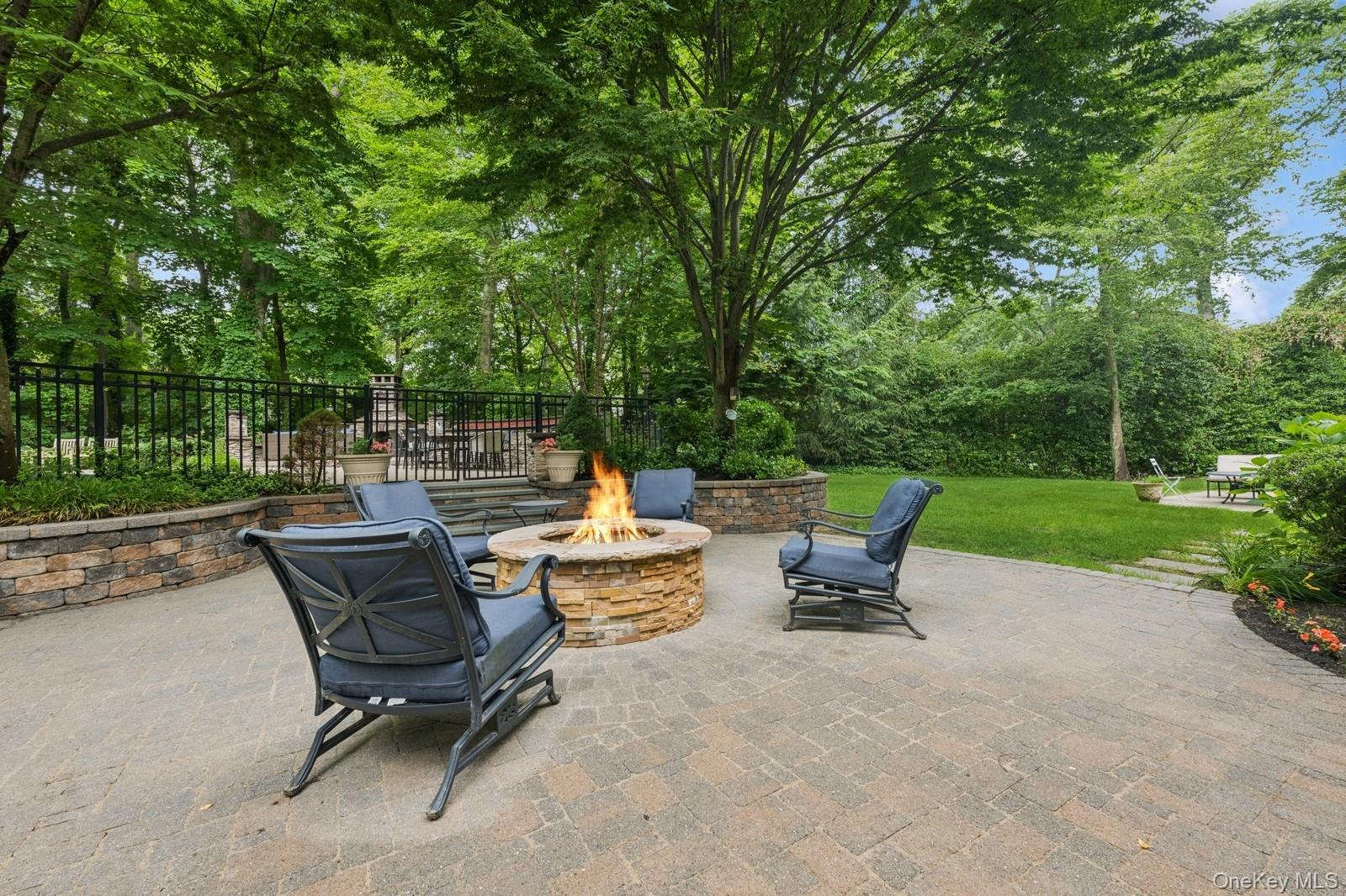 95 Huntington Bay Road, Huntington, NY 11743