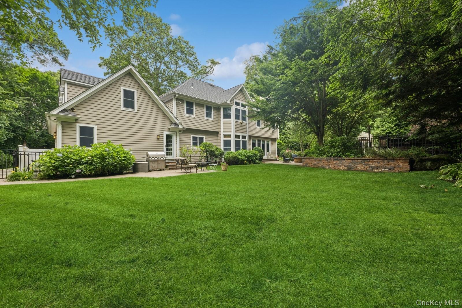 95 Huntington Bay Road, Huntington, NY 11743