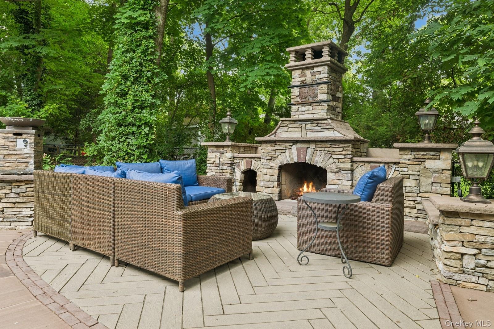 95 Huntington Bay Road, Huntington, NY 11743