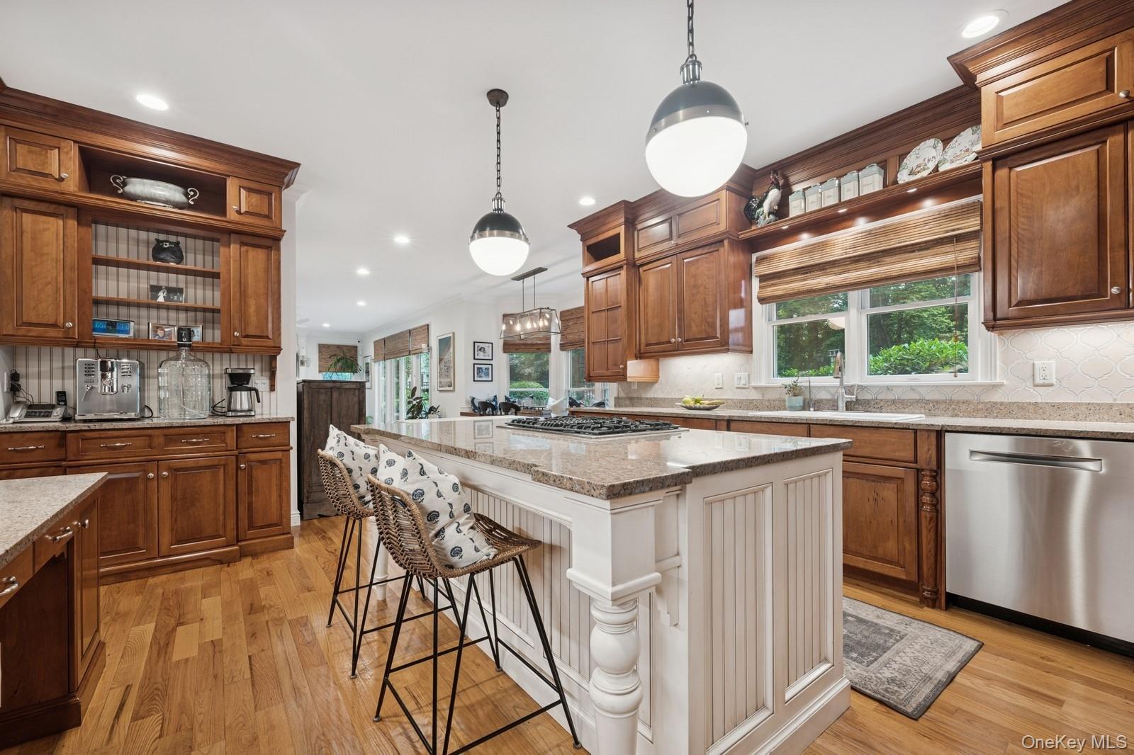 95 Huntington Bay Road, Huntington, NY 11743